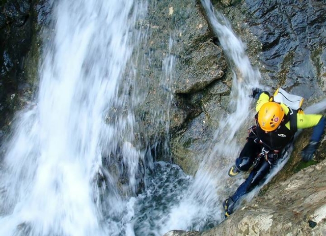 Junto a la cascada